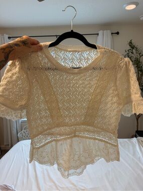 ILLA ILLA Cream Lace Crochet Short Sleeve Top
